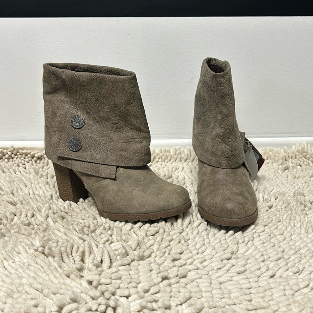 Muk Luks Chris Boots NWT
